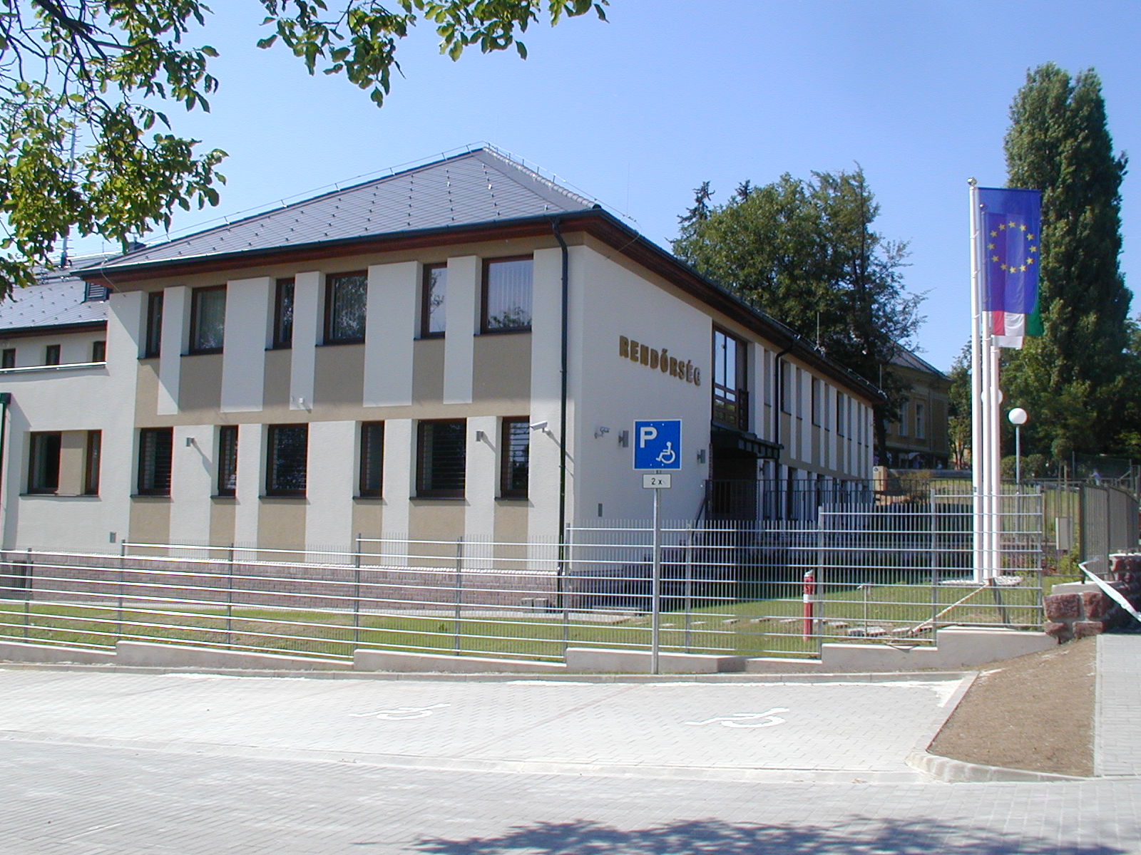 Balatonalmádi rendőrkapitányság építése